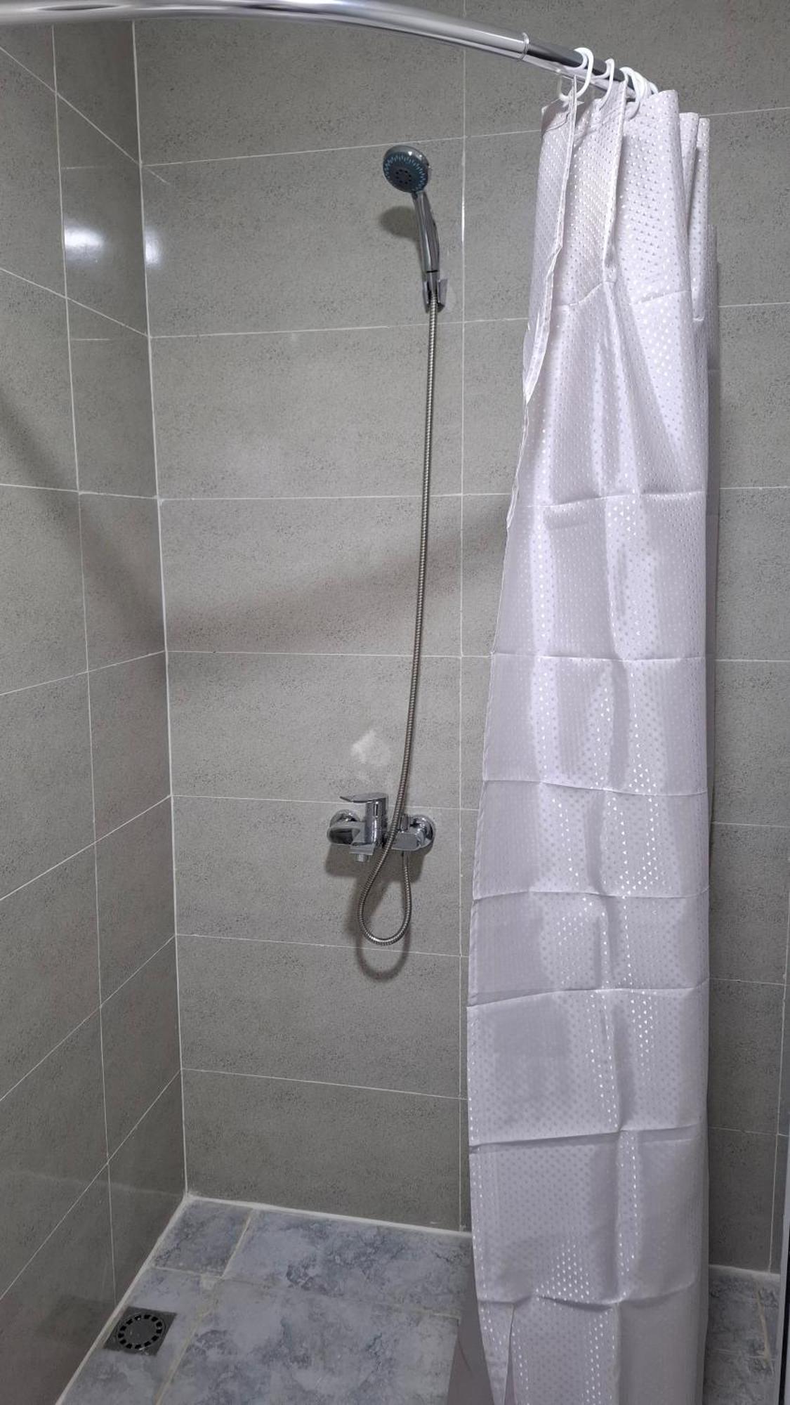Ezo Hotell Jvari Exteriör bild